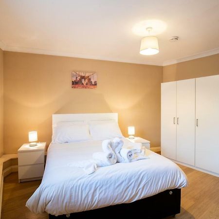Апартаменты Spacious 2Br Flat In Stansted Станстед Маунтфитчет Экстерьер фото