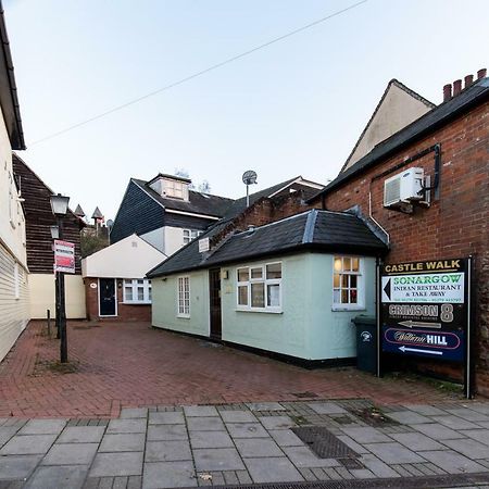 Апартаменты Spacious 2Br Flat In Stansted Станстед Маунтфитчет Экстерьер фото