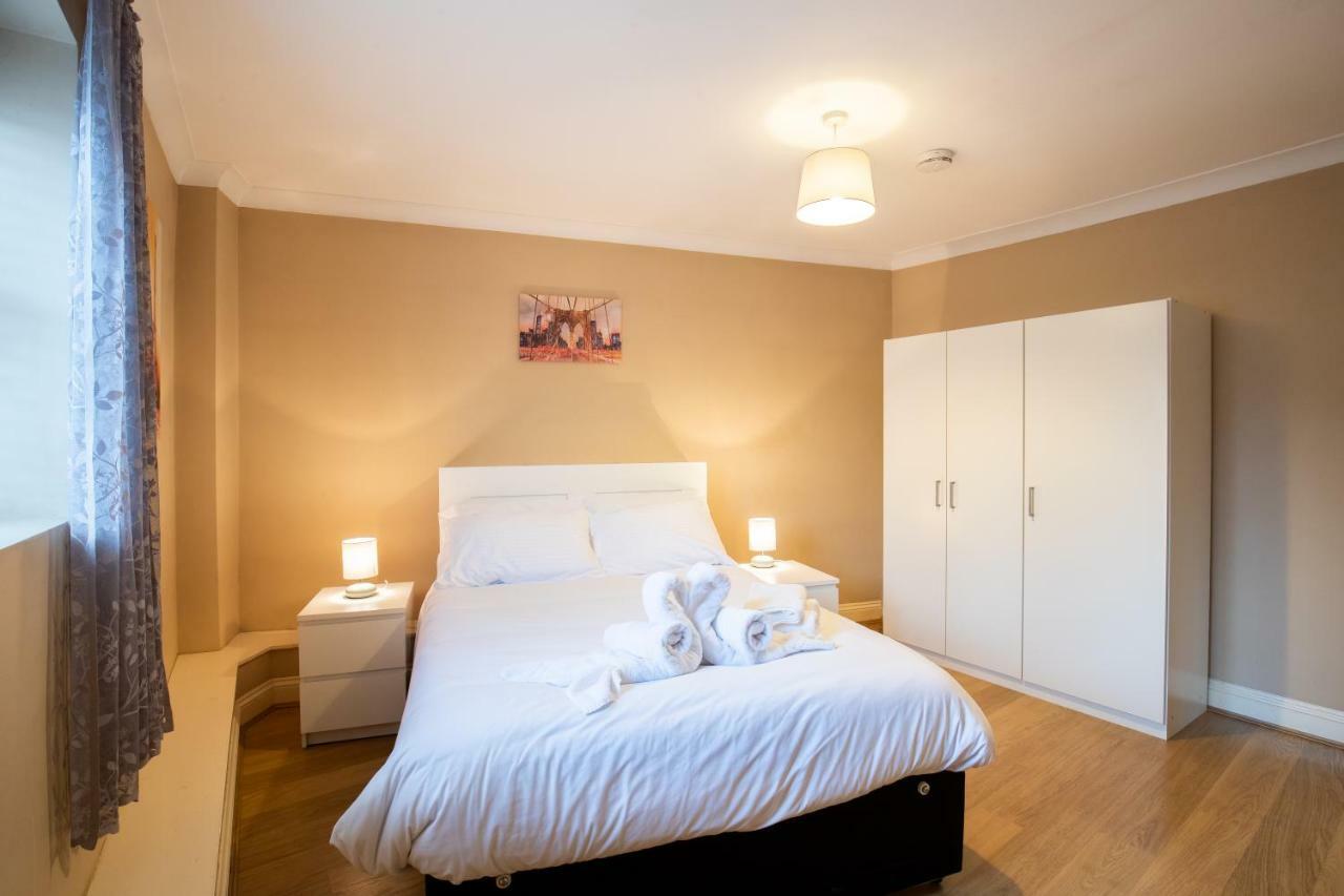 Апартаменты Spacious 2Br Flat In Stansted Станстед Маунтфитчет Экстерьер фото