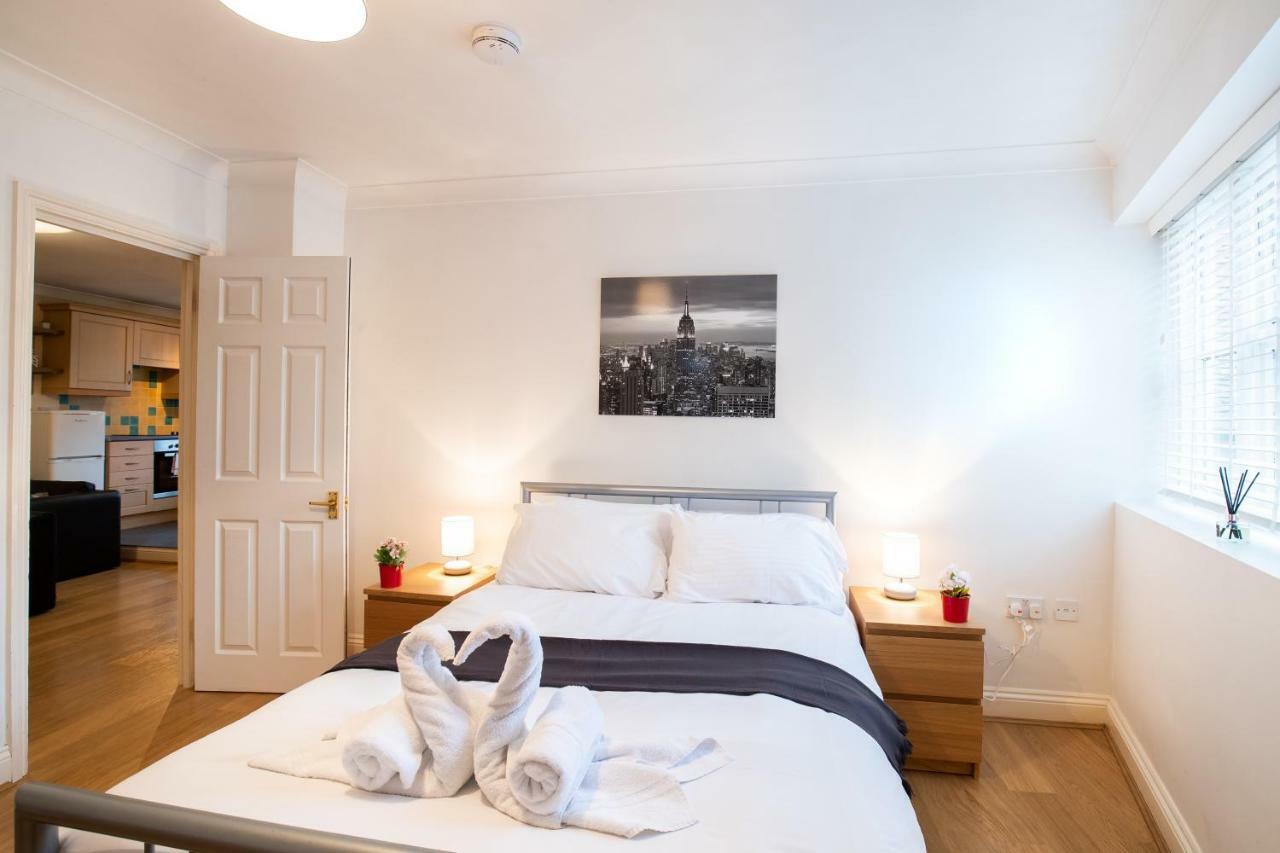 Апартаменты Spacious 2Br Flat In Stansted Станстед Маунтфитчет Экстерьер фото