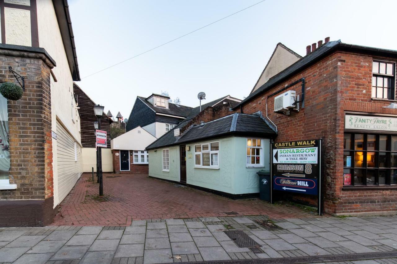 Апартаменты Spacious 2Br Flat In Stansted Станстед Маунтфитчет Экстерьер фото