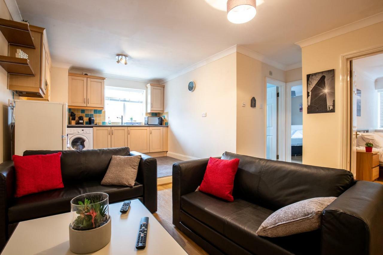Апартаменты Spacious 2Br Flat In Stansted Станстед Маунтфитчет Экстерьер фото
