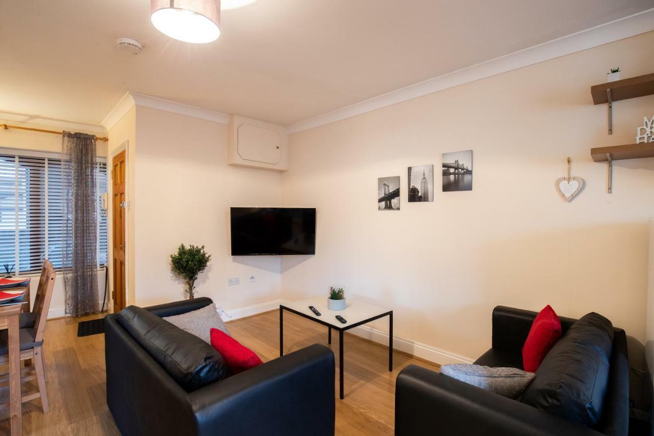 Апартаменты Spacious 2Br Flat In Stansted Станстед Маунтфитчет Экстерьер фото