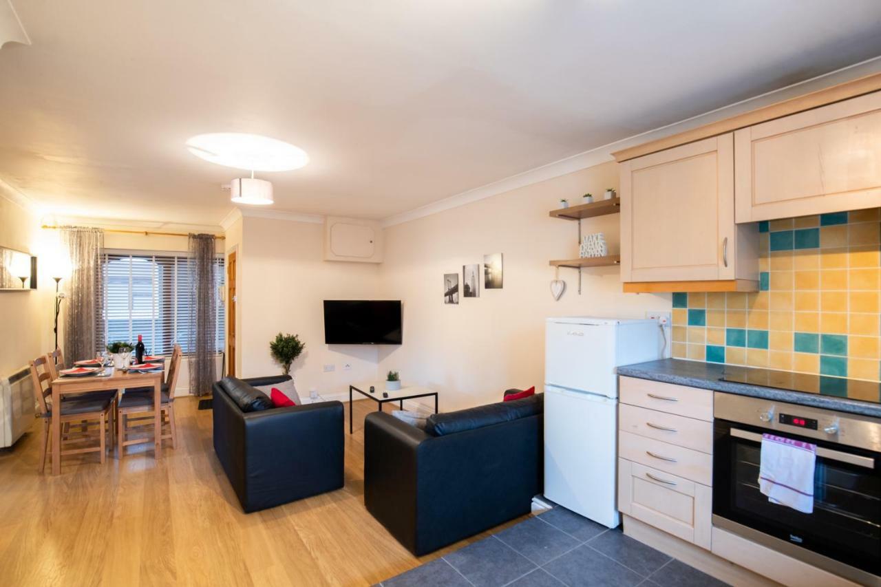 Апартаменты Spacious 2Br Flat In Stansted Станстед Маунтфитчет Экстерьер фото