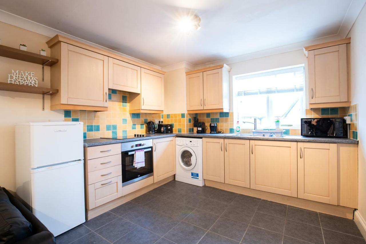 Апартаменты Spacious 2Br Flat In Stansted Станстед Маунтфитчет Экстерьер фото